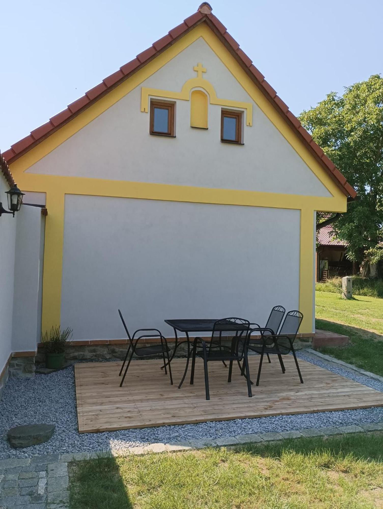 Apartman Na Statku Jílovice Exterior foto